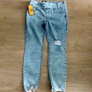 Rock & Republic Pull on Jean Legging